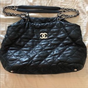 I am selling a very gently used CHANEL tote bag.